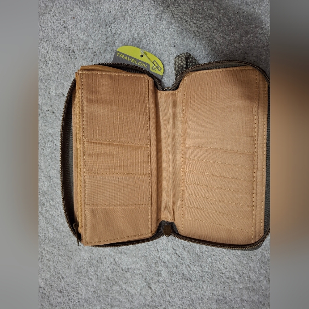 Travelon Wallet With Wristlet RFID NWT - Picture 5 of 5